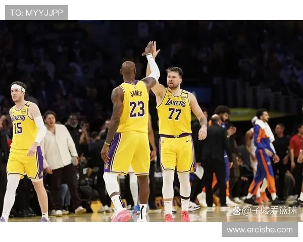 NBA季后赛激战正酣勇士湖人争夺冠军席位詹姆斯与库里再度上演经典对决 - 副本 (3) NBA季后赛激战正酣勇士湖人争夺冠军席位詹姆斯与库里再度上演经典对决 - 副本 (3)